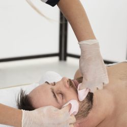 masseur-taking-care-her-client
